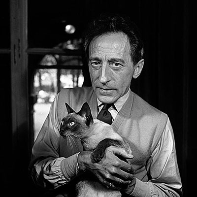 Cocteau y el gato Karoun (1950) Foto de Jane Bown