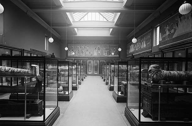 La sala de las momias en la época de Mike