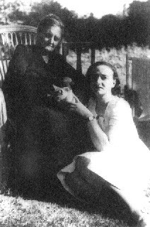 Araceli y su madre, años cuarenta, París